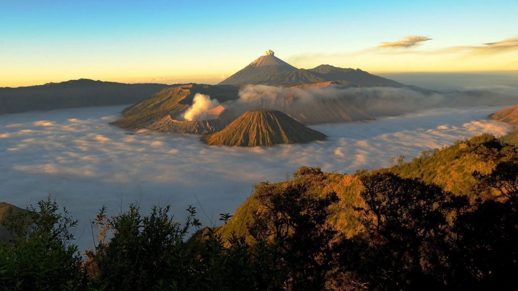 7 The Beauty of Mount Bromo  Tourism Objects  in Indonesia 